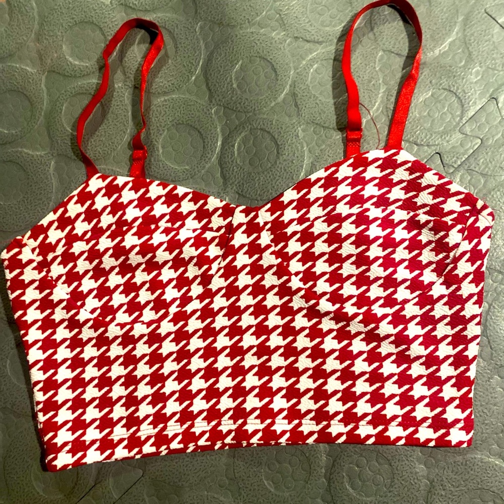 Red and white tank top.